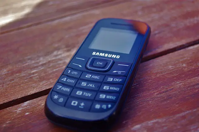 cellphone seniors large button simple