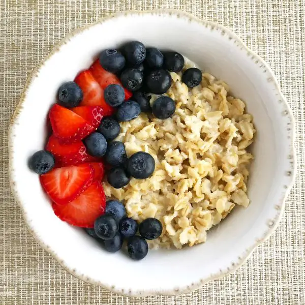 oatmeal and berries for elderly