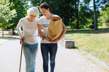 Bone Fractures: How To Help Your Senior Loved One Recover Faster 