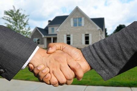 choosing a friendly real estate agent for seniors
