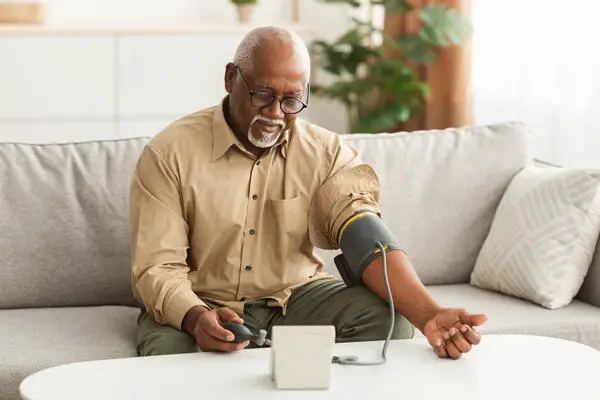 7 Essential Medical Devices In Senior Homes FindContinuingCare   AdobeStock 471309092 