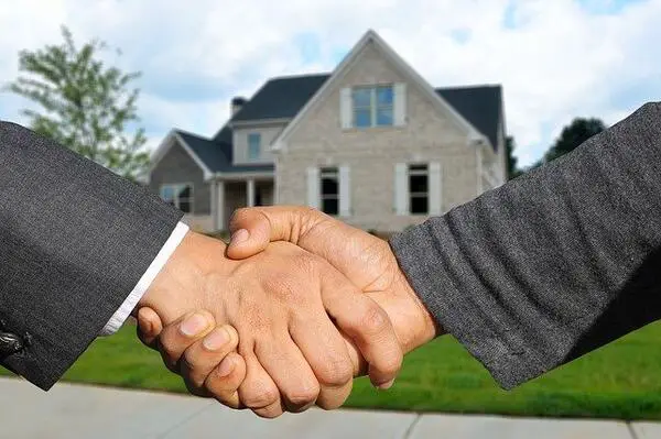 choosing a friendly real estate agent for seniors