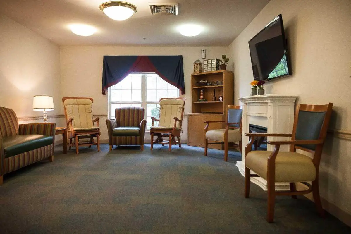 Arden Courts of Farmington Senior Living Community Assisted Living in Arden Courts of Farmington Senior Living Community Assisted Living in