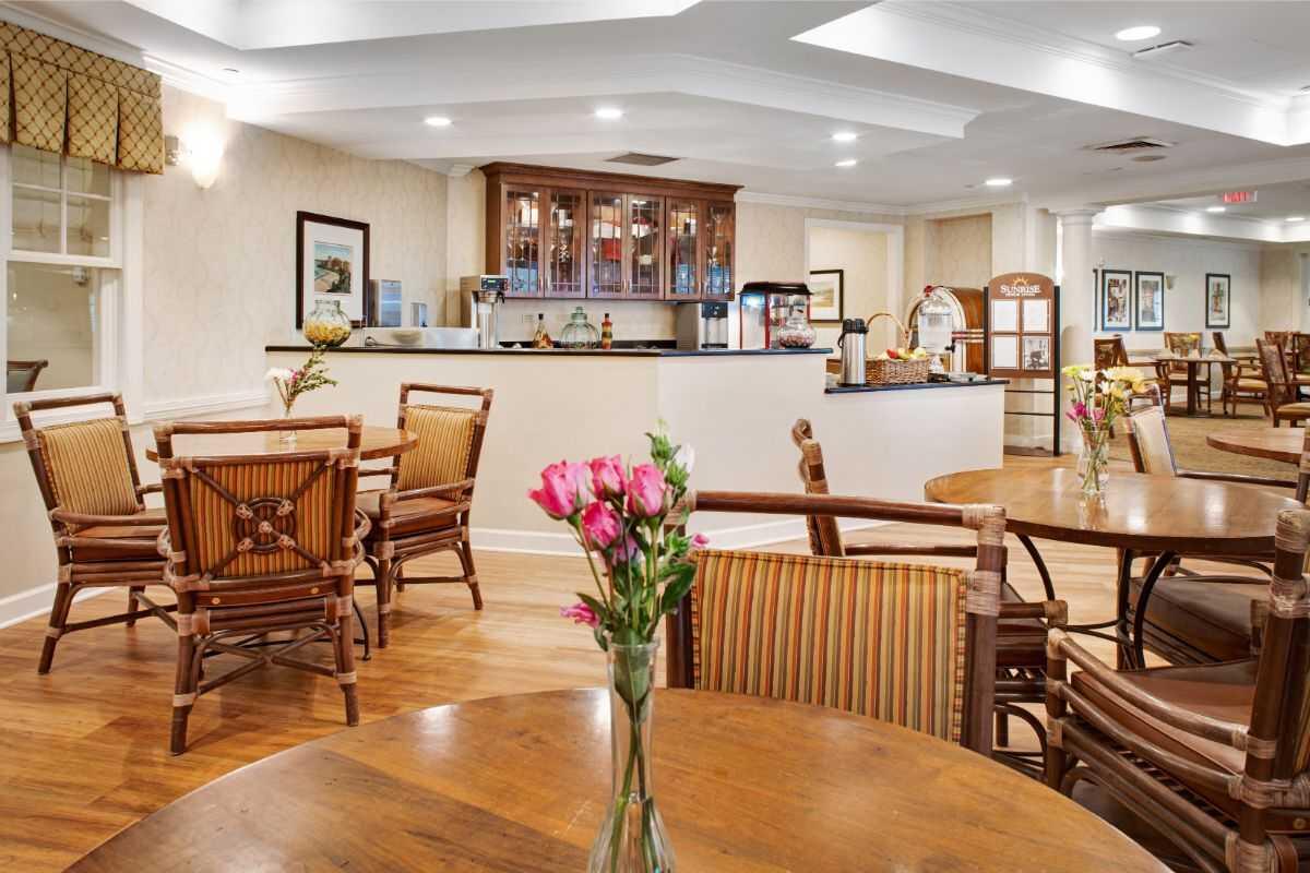 Photo of Sunrise of Bloomingdale, Assisted Living, Bloomingdale, IL 6