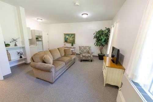 Photo of Victoria House Assisted Living, Assisted Living, Austintown, OH 2