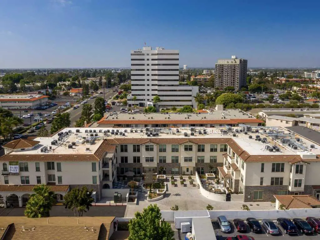 Photo of Oakmont of Huntington Beach, Assisted Living, Huntington Beach, CA 1