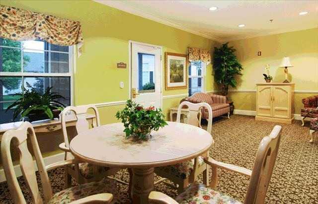 Photo of Elmcroft of Lorain, Assisted Living, Lorain, OH 8