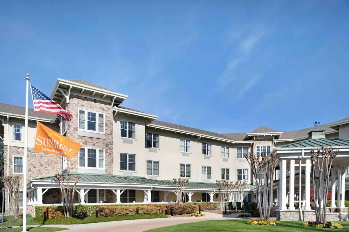 sunrise-on-hillcrest-senior-living-community-assisted-living-in