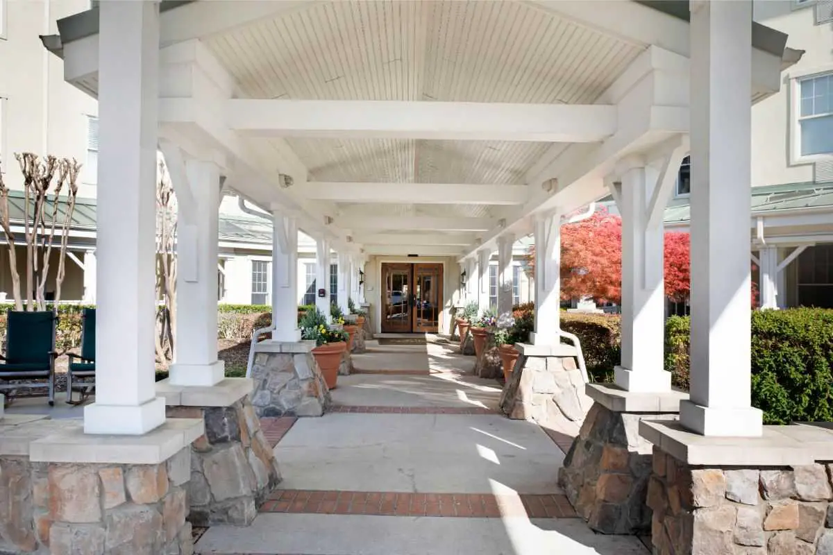 sunrise-on-hillcrest-senior-living-community-assisted-living-in