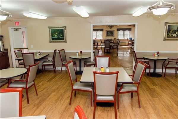 Photo of Fountainbleau Lodge, Assisted Living, Cape Girardeau, MO 8