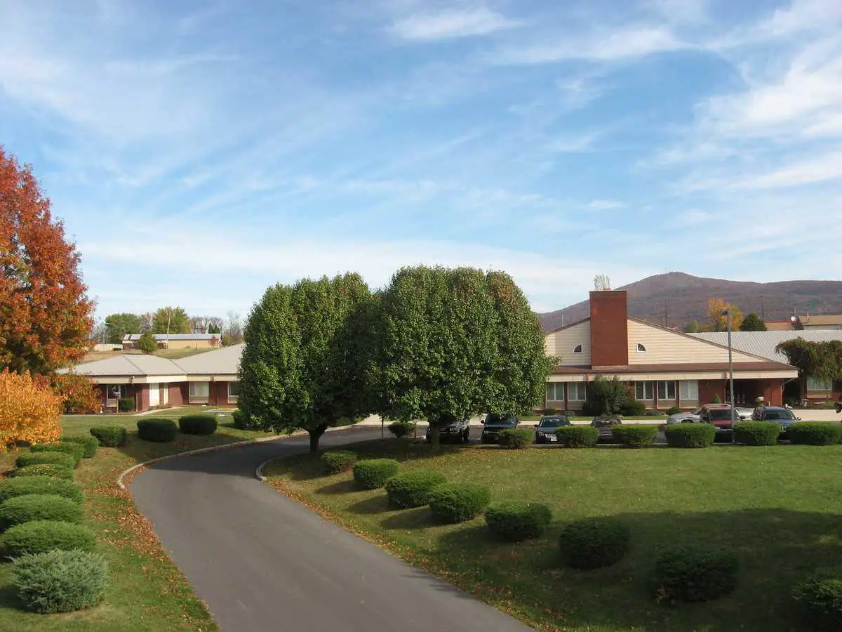 Photo of Grant Rehabilitation and Care Center, Assisted Living, Petersburg, WV 3