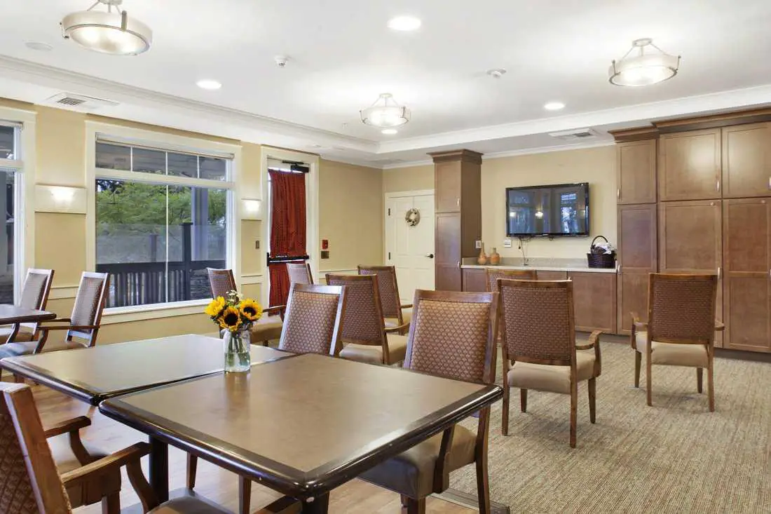 sunrise-of-huntington-beach-senior-living-community-assisted-living