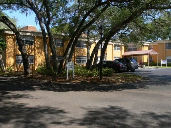 Photo of Oak Manor Senior Living Community, Assisted Living, Nursing Home, Independent Living, CCRC, Largo, FL 5