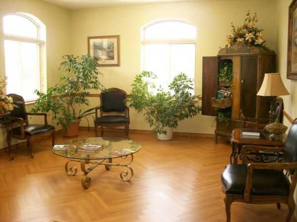 Photo of Oakdale Care Center, Assisted Living, Poplar Bluff, MO 4
