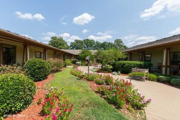Photo of Azalea Trails, Assisted Living, Memory Care, Tyler, TX 4