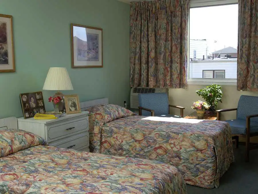 Amber Court Assisted Living of Smithtown Senior Living Community Amber Court Assisted Living of Smithtown Senior Living Community