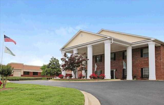 Photo of Elmcroft of Hamilton Place, Assisted Living, Chattanooga, TN 1