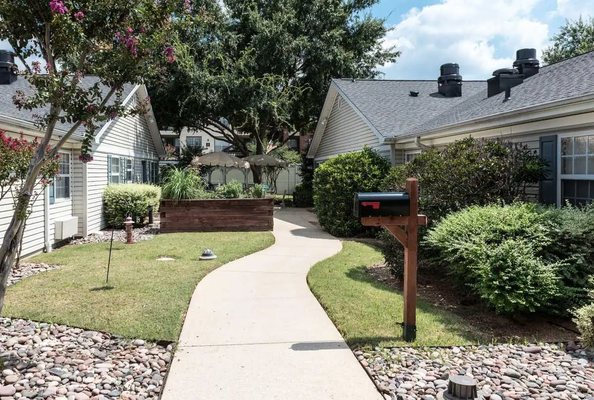 Arden Courts of Richardson Senior Living Community Assisted Living in Arden Courts of Richardson Senior Living Community Assisted Living in
