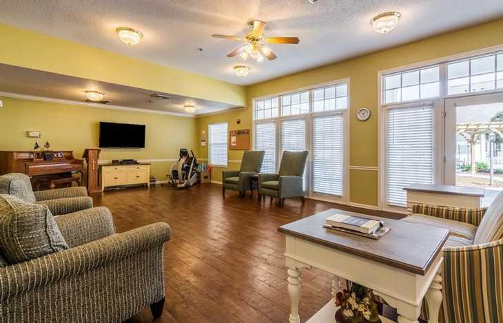 Photo of Elmcroft of Florence Hoffmeyer Rd, Assisted Living, Memory Care, Florence, SC 1
