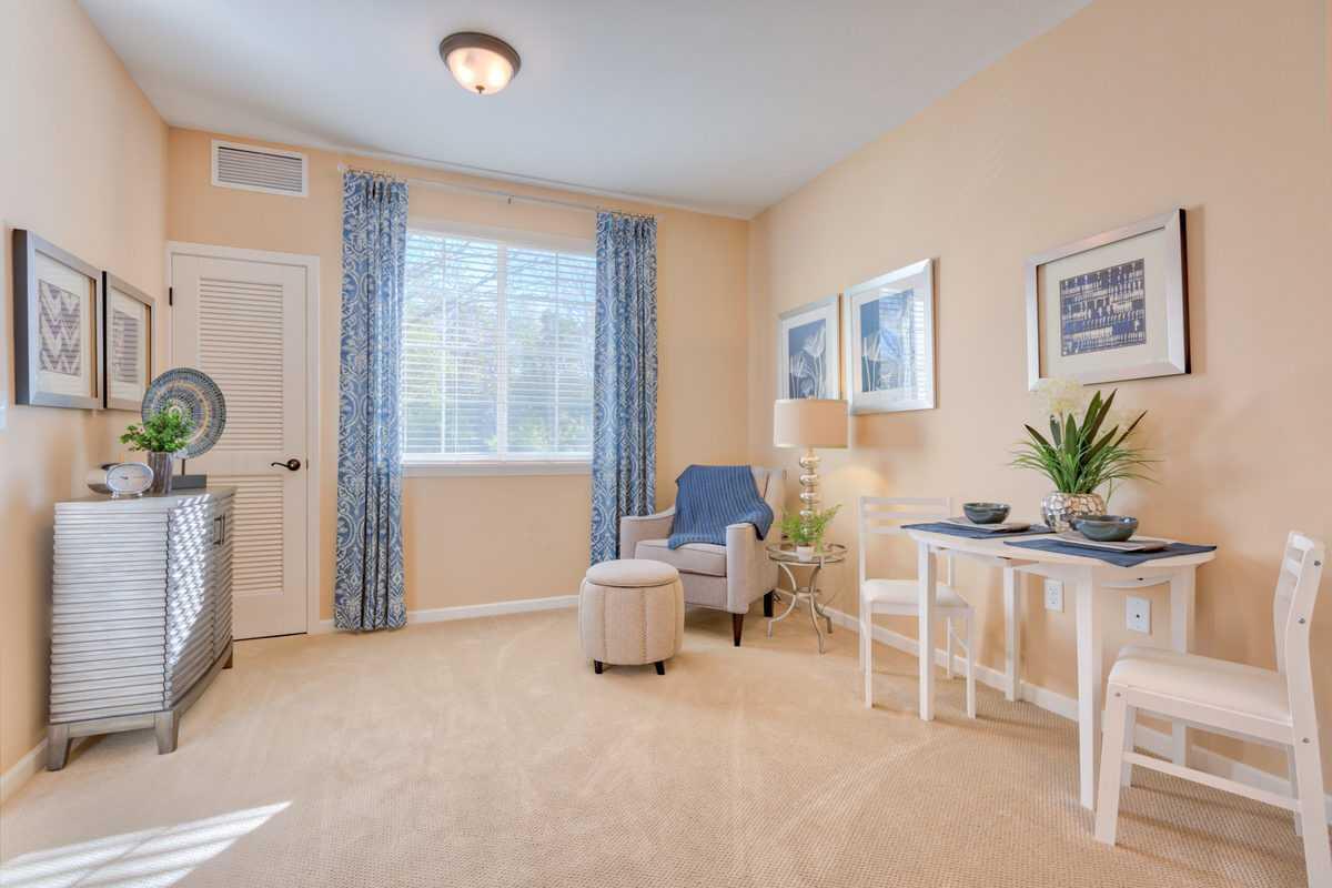 Photo of Green Oaks Senior Living, Assisted Living, Libertyville, IL 7