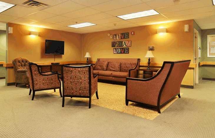 Photo of Elmcroft of Mid Valley, Assisted Living, Peckville, PA 5