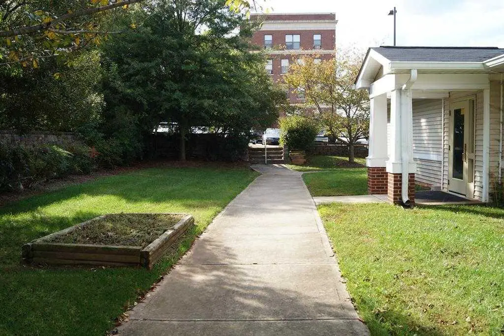 Photo of Somerset Court at University Place, Assisted Living, Winston Salem, NC 4