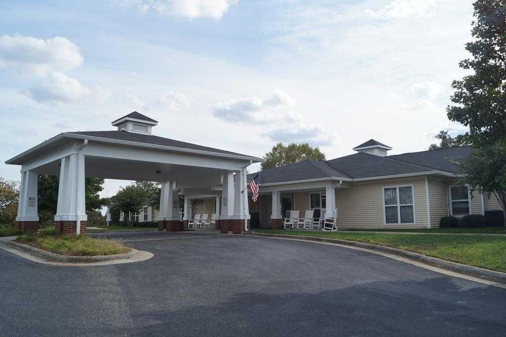 Photo of Somerset Court at University Place, Assisted Living, Winston Salem, NC 7