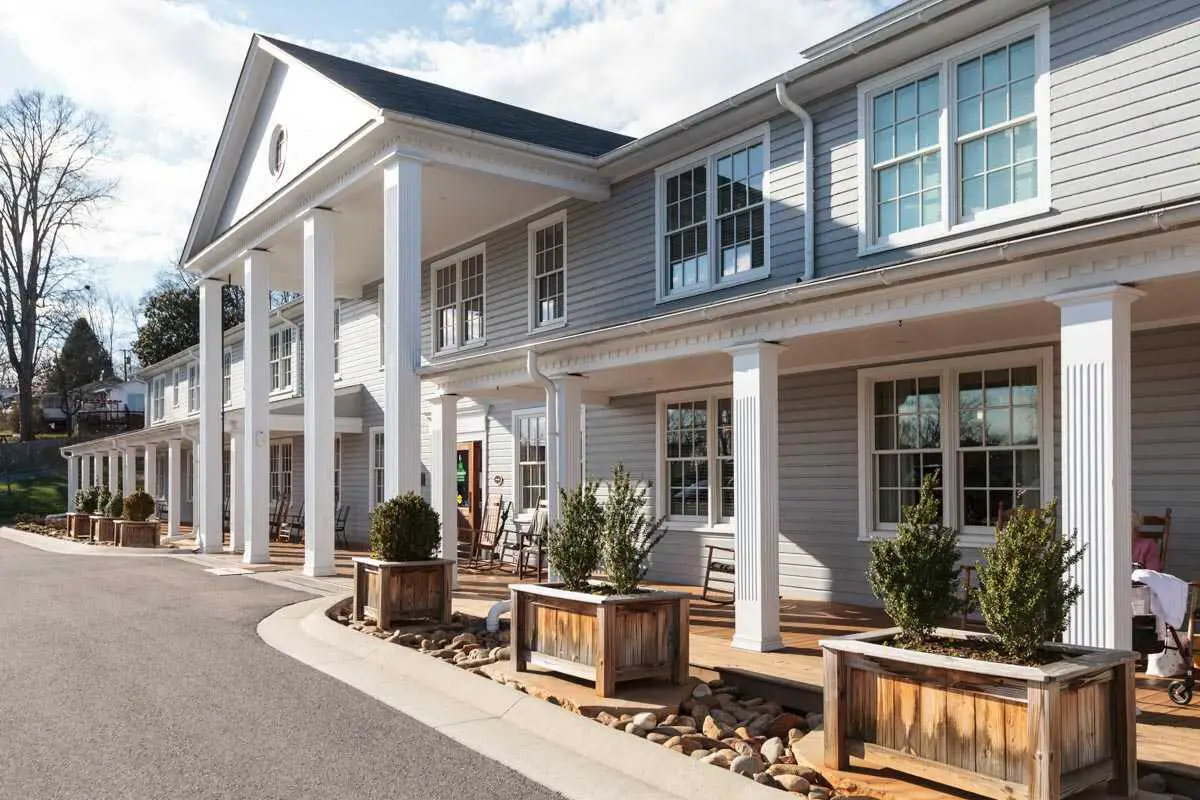 Alexander Guest House | Senior Living Community Assisted Living in Oak