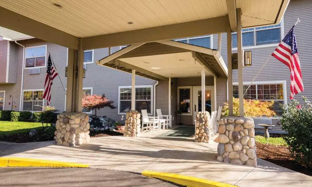 Photo of Lakeland Senior Living, Assisted Living, Eagle Point, OR 2