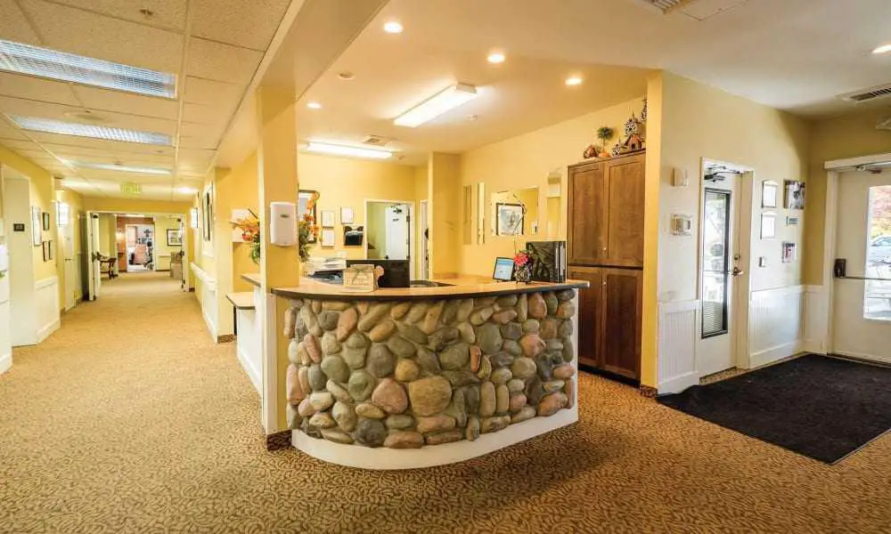 Photo of Lakeland Senior Living, Assisted Living, Eagle Point, OR 3