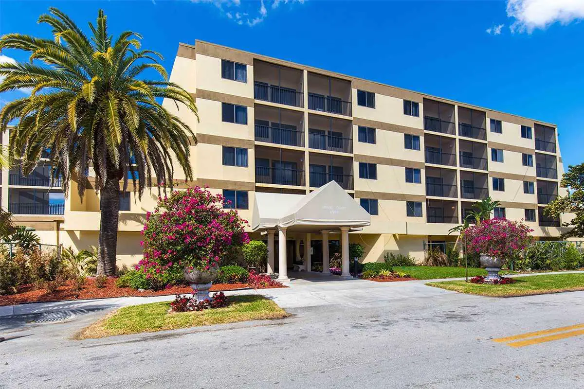 Livewell at Grand Court Lakes Senior Living Community Assisted Living Livewell at Grand Court Lakes Senior Living Community Assisted Living