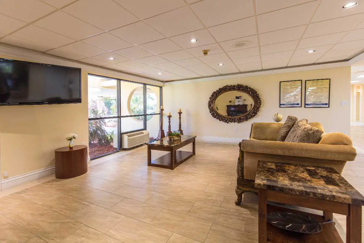 Livewell at Grand Court Lakes Senior Living Community Assisted Living Livewell at Grand Court Lakes Senior Living Community Assisted Living