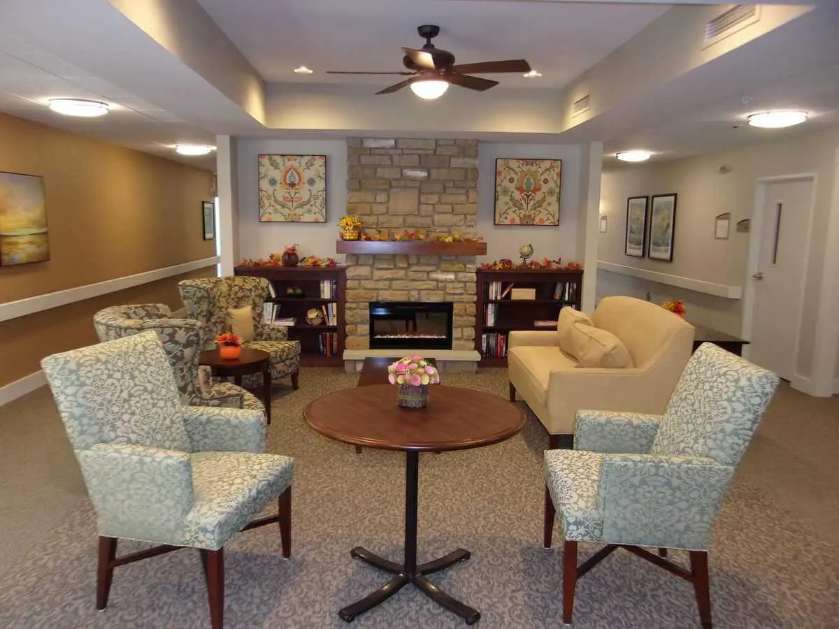 Photo of White Oaks at McHenry, Assisted Living, McHenry, IL 1