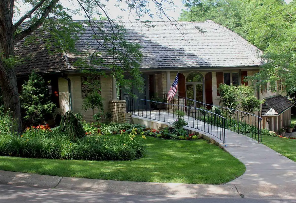 Photo of English Rose Suites - Loch Wood, Assisted Living, Memory Care, Edina, MN 3